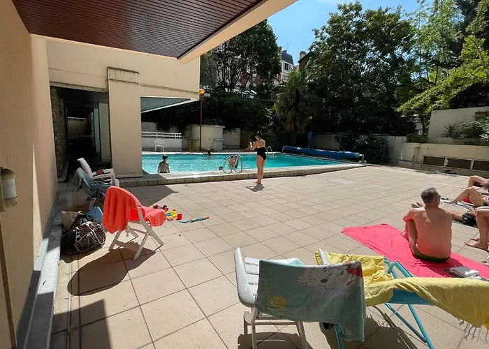 Lovelyappartment-oldmontmartre アパート *